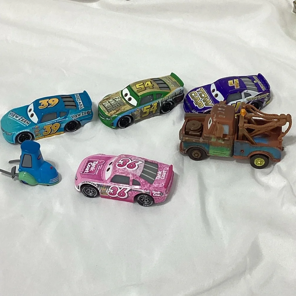 Disney Cars Movie Cars Lot of 7 Lightning McQueen Tank Coat Tow Cap Mater Lot CC - Picture 4 of 10